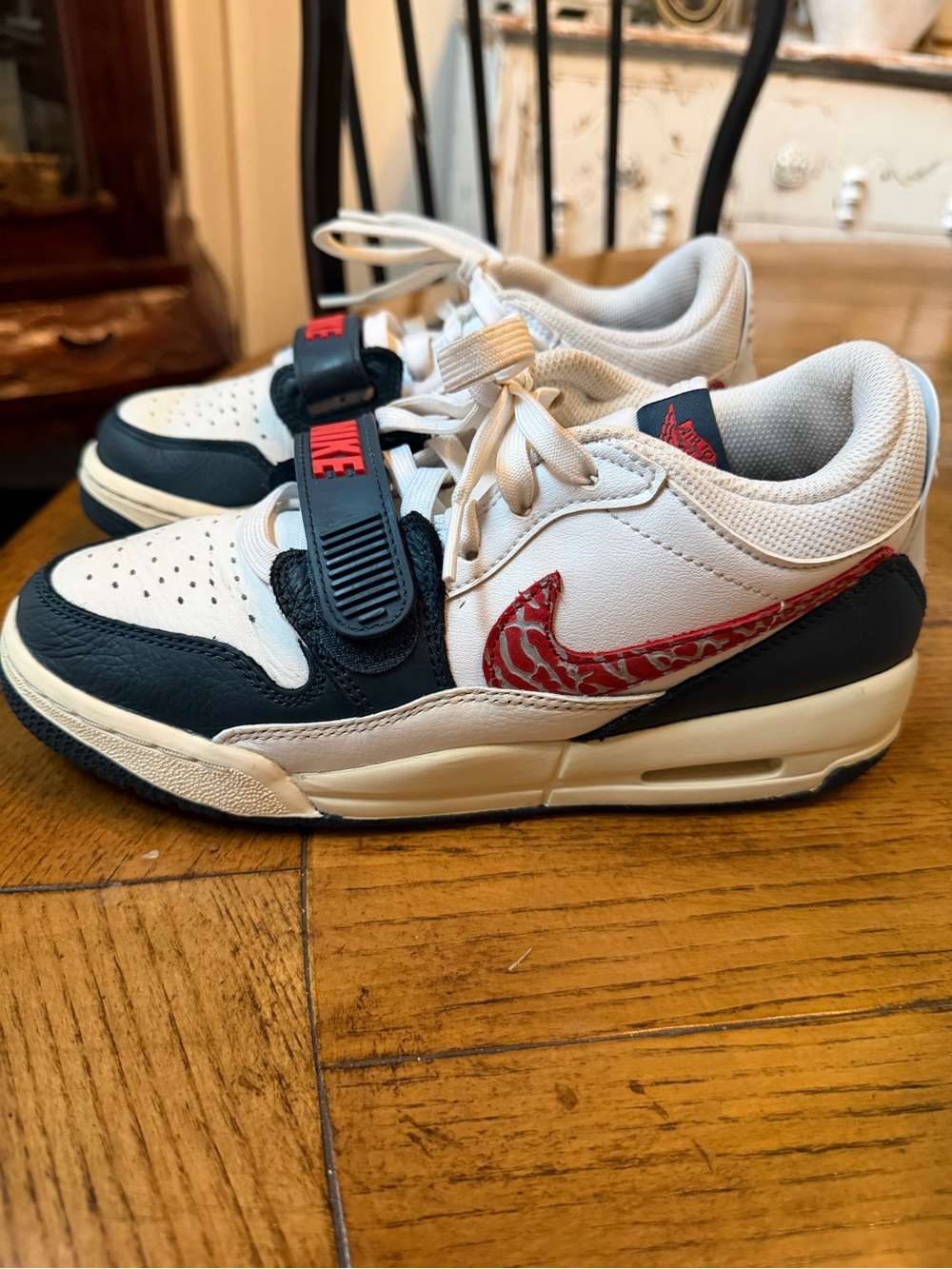 Nike Kids White, Navy & Red Low-Top Strap Sneakers